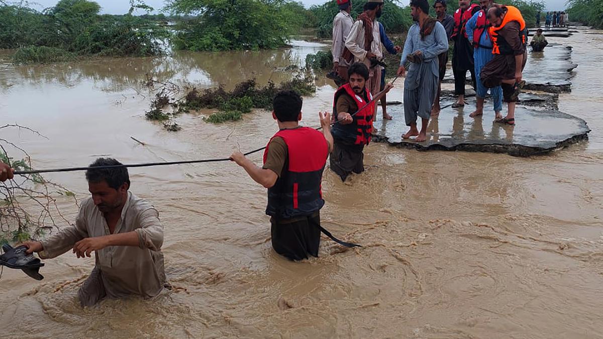 Pakistan Army Lt. Gen. among 6 dead in helicopter crash in Balochistan