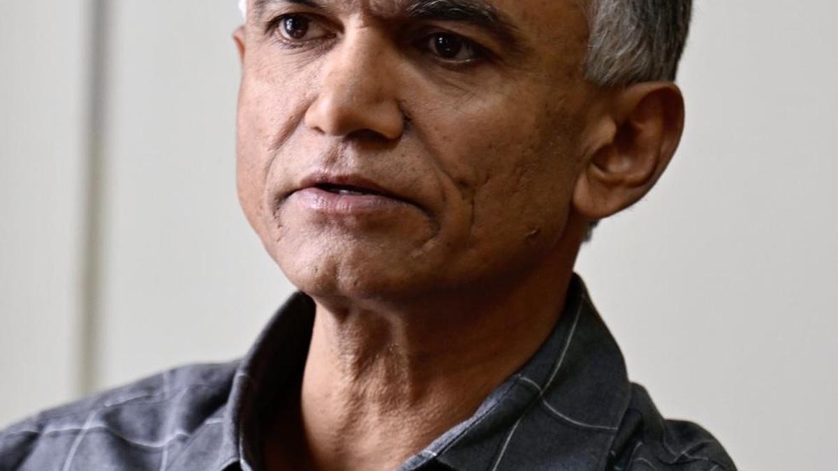 Krishna Byre Gowda criticises Centre for increasing LPG price