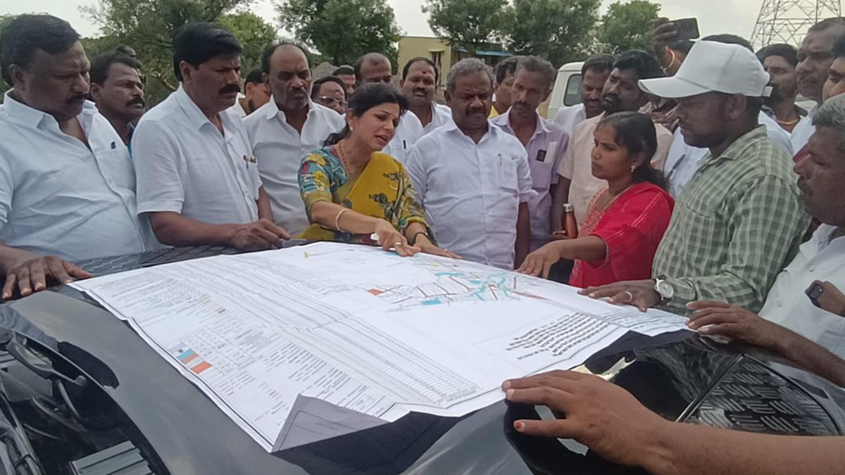 Sowmiya Anbumani inspects SIPCOT in Dharmapuri