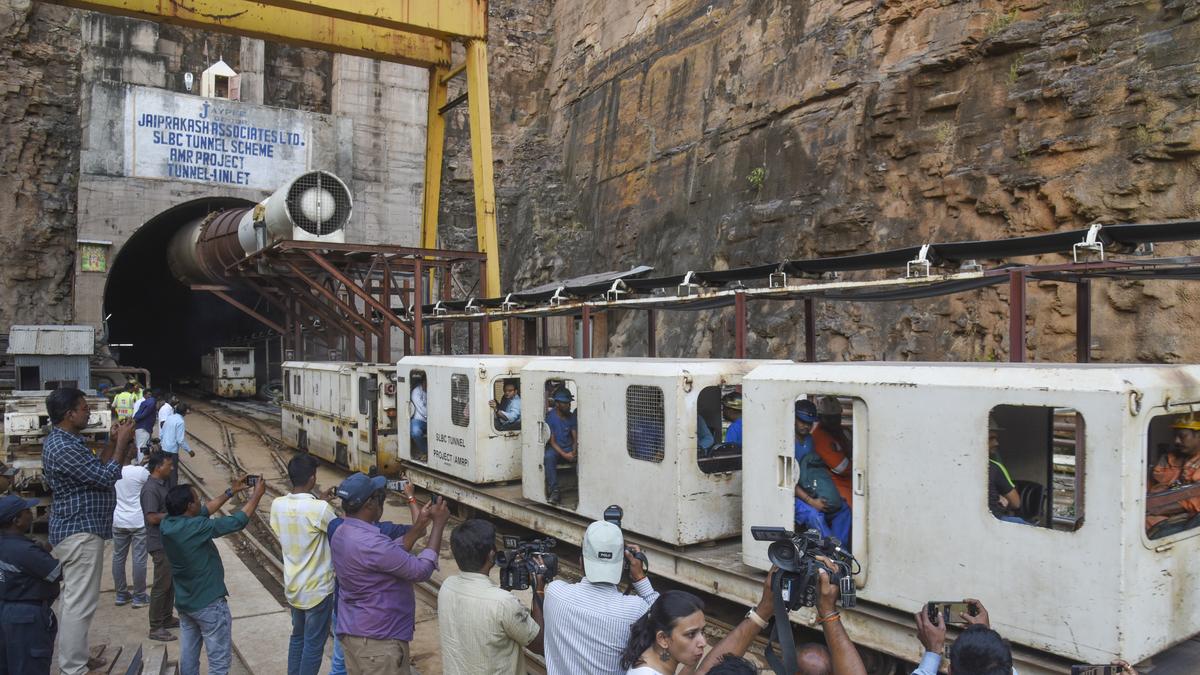 Despite hardships, SLBC tunnel rescue efforts on in full swing, says  Minister Uttam Reddy
