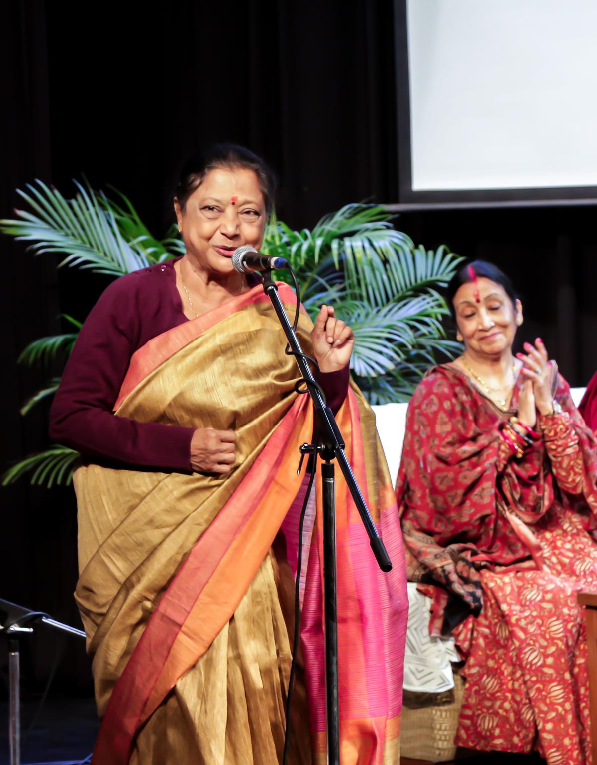 Saswati Sen speaking on Pt. Birju Maharaj at the seminar.