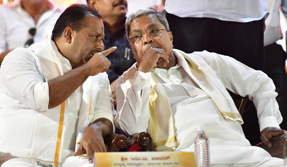 Karnataka Chief Minister Siddaramaiah with Assembly Speaker U. T. Khader at the Bengaluru Kambala. 