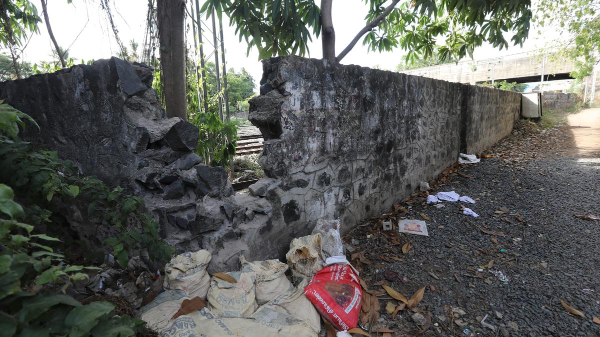 This gap in the wall near Chetpet station needs to be sealed - The Hindu