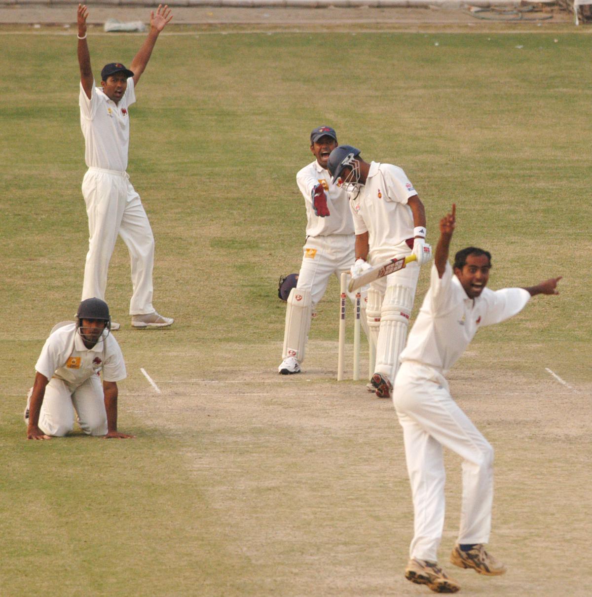 Mumbai bowler Nilesh Kulkarni appeals unsuccessfully for an lbw against Delhi batsman Varun Kumar during the Ranji Trophy Elite Group cricket match at the Ferozeshah Kotla in New Delhi on November 24, 2005. 
Photo: V.V. Krishnan