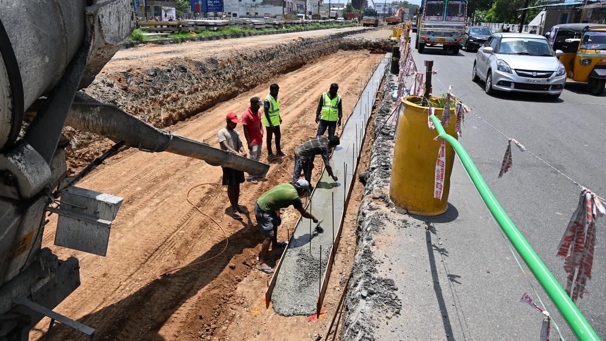 Works for much-awaited flyover at Mamangam in Salem going on in full swing