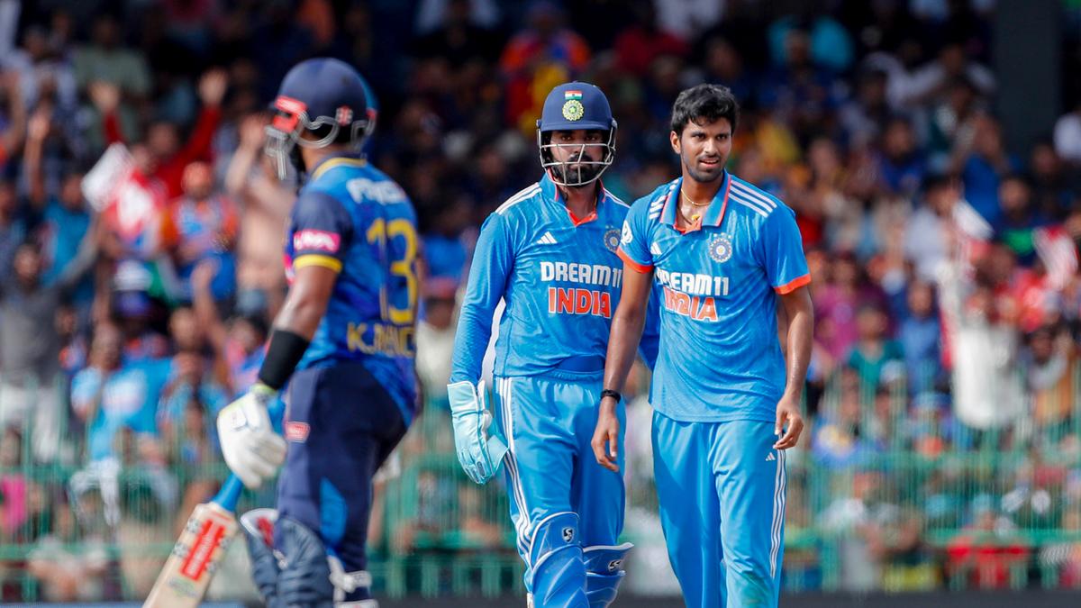 Late-order fight carries Sri Lanka to 240/9 against India in 2nd ODI