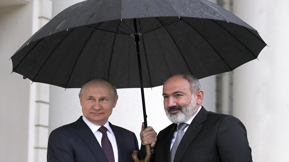 Putin hosts Armenian and Azerbaijani leaders for peace talks