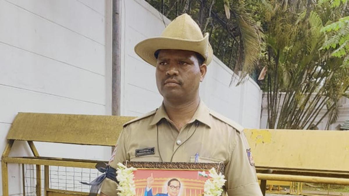 https://th-i.thgim.com/public/incoming/v6p6f0/article69666143.ece/alternates/LANDSCAPE_1200/Head%20Constable%20Narasimharaju%201.JPEG