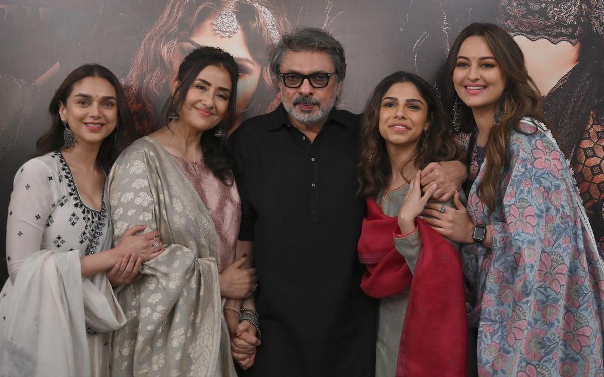 Manisha Koirala (second from left) with director Sanjay Leela Bhansali and her co-stars from âHeeramandiâ