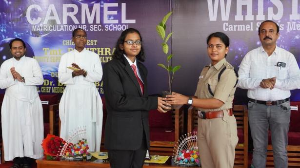 1,000 saplings distributed to students in Erode