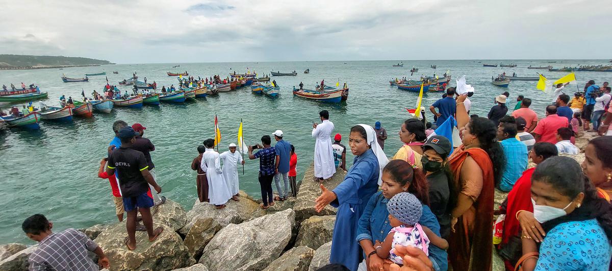 Fishers and citizens using their fishing boats lay siege to Adani port