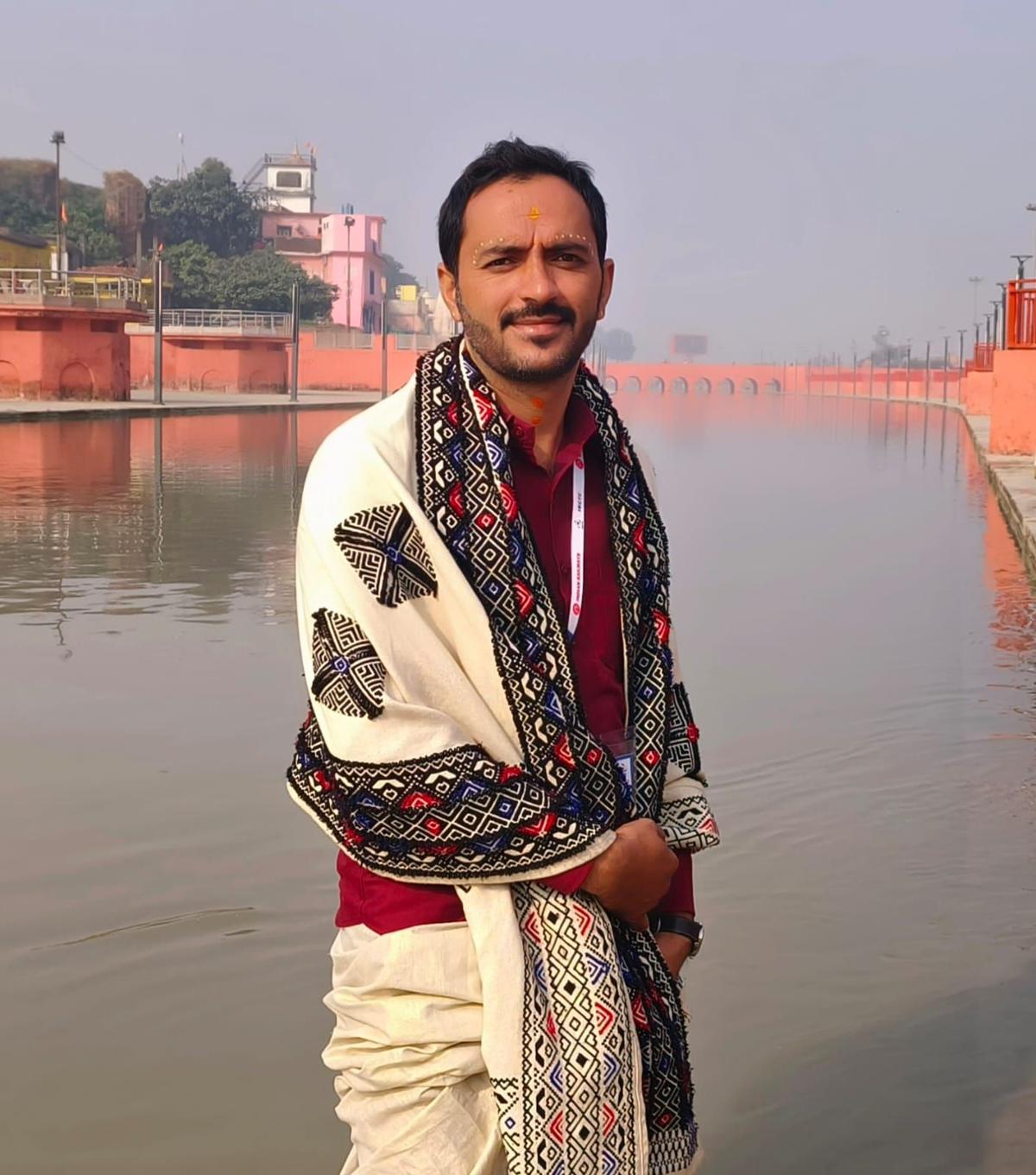 नॉर्थे कुट्टन का कहना है कि टोडा कढ़ाई एक ऐसा कौशल है जिसमें ज्यादातर महिलाएं महारत हासिल करती हैं।