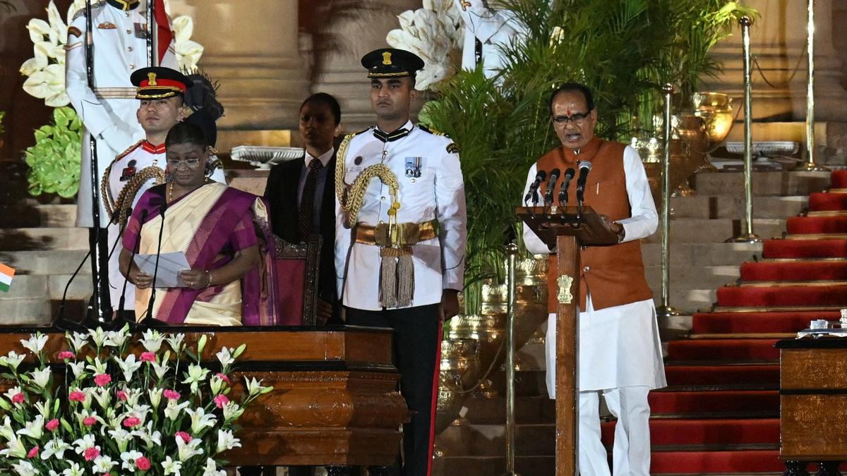 Shivraj, Scindia join Union Cabinet; Madhya Pradesh has five Ministers; two tribal MPs are Ministers of State