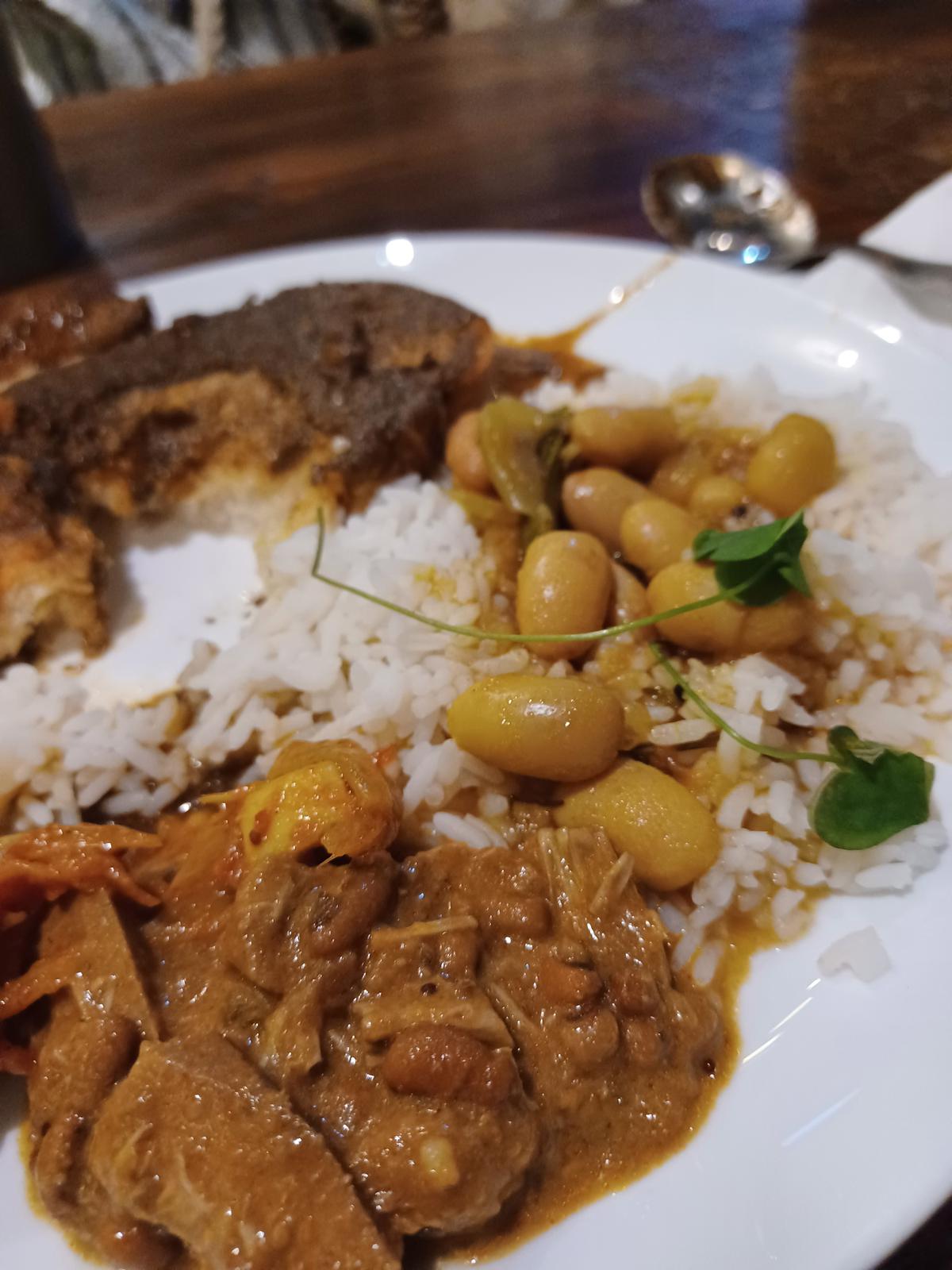 A Badga Meal with Beans Curry and Jackfruit and Kale Gravy 
