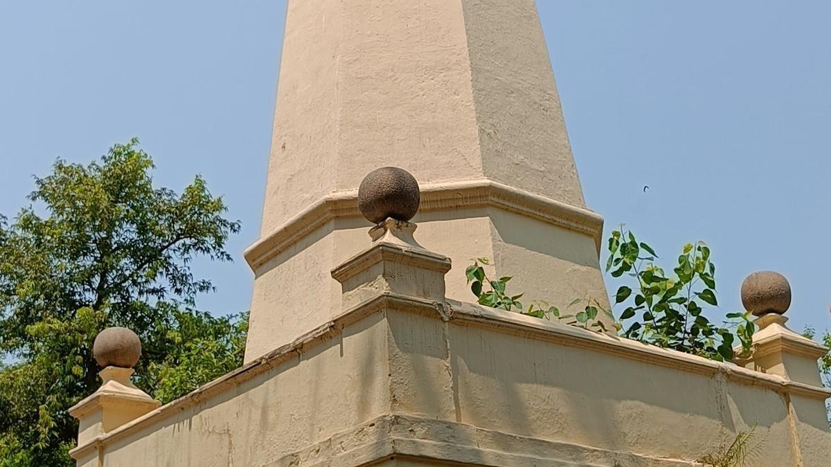 Produce 1921 notification declaring Yale’s tomb as protected monument, Madras High Court directs Centre