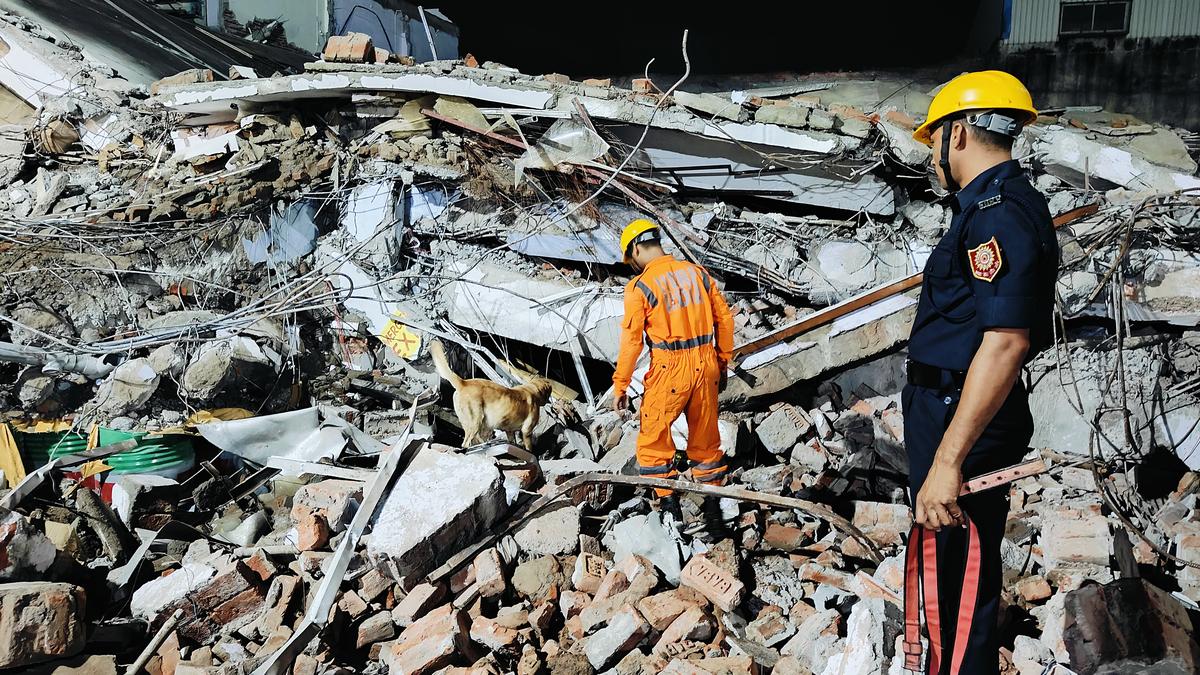 Lucknow building collapse: U.P. Govt constitutes three-member committee to probe incident