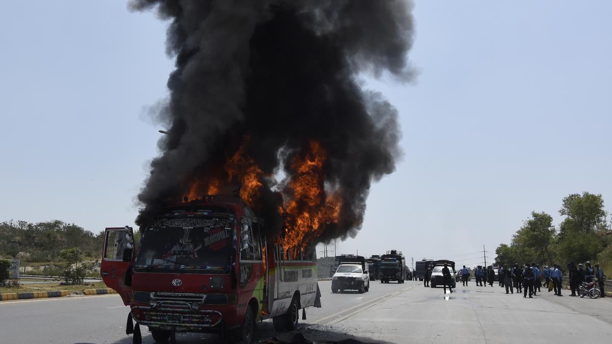 Pakistan PM Sharif orders those involved in violence tracked down and arrested