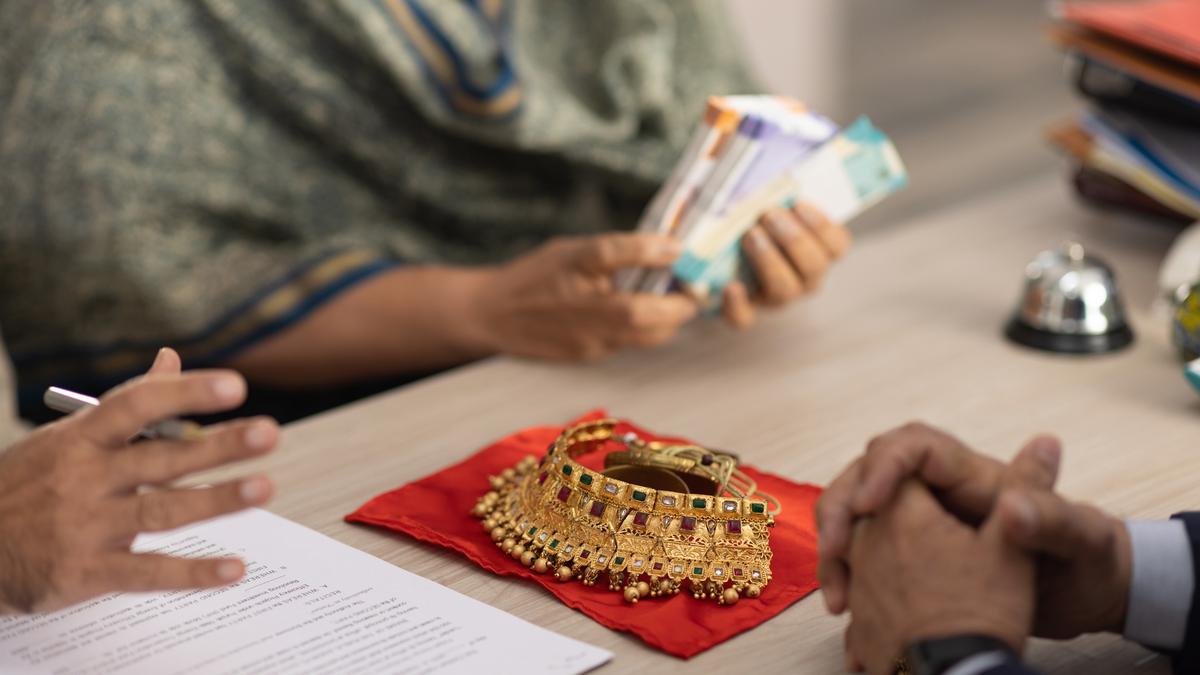 Why is the RBI changing gold loan rules? | Explained