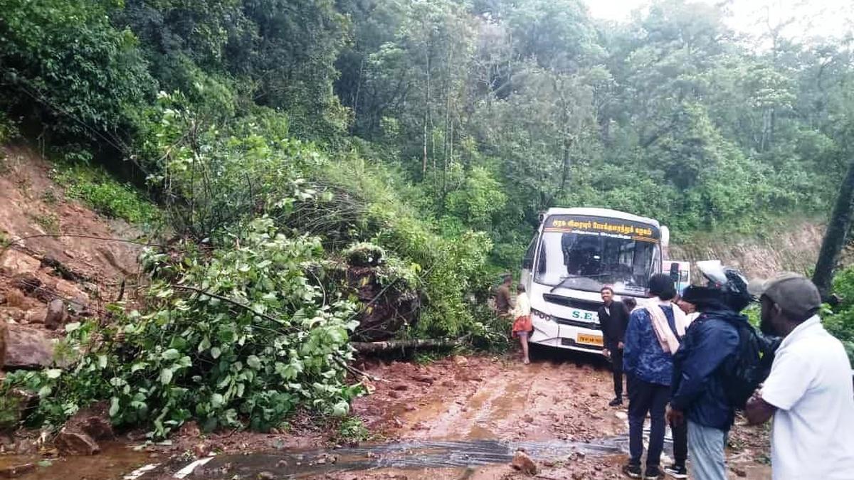 Traffic banned on Gap Road stretch after landslip