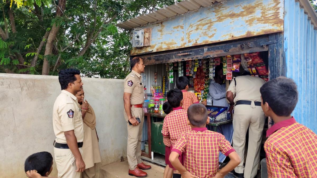 Kurnool police conducts ‘Operation Campus Safe Zone’