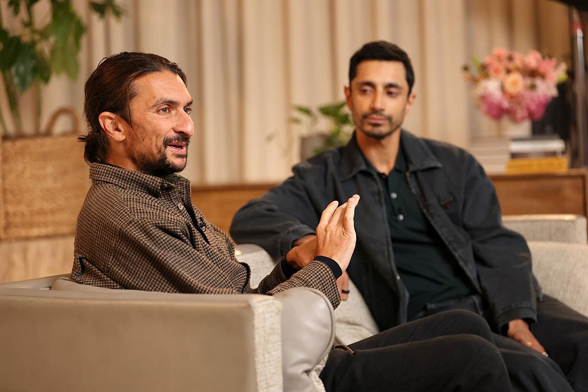 El director Aneil Karia (izquierda) con Riz Ahmed El director Aneil Karia (izquierda) con Riz Ahmed