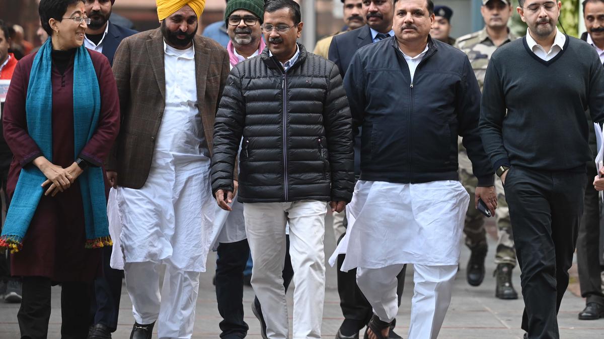 Parvesh giving cash, liquor in New Delhi seat, alleges Kejriwal