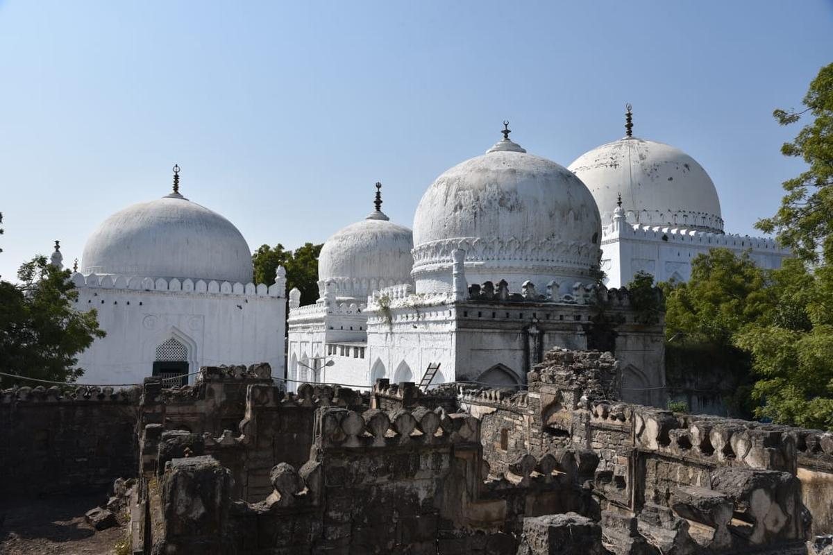 Old structures with the dargah complex Old structures with the dargah complex