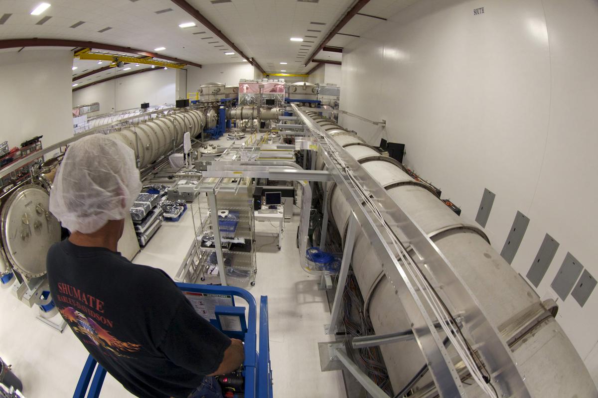 Детектор гравитационных волн LIGO снова в действии после трехлетней модернизации