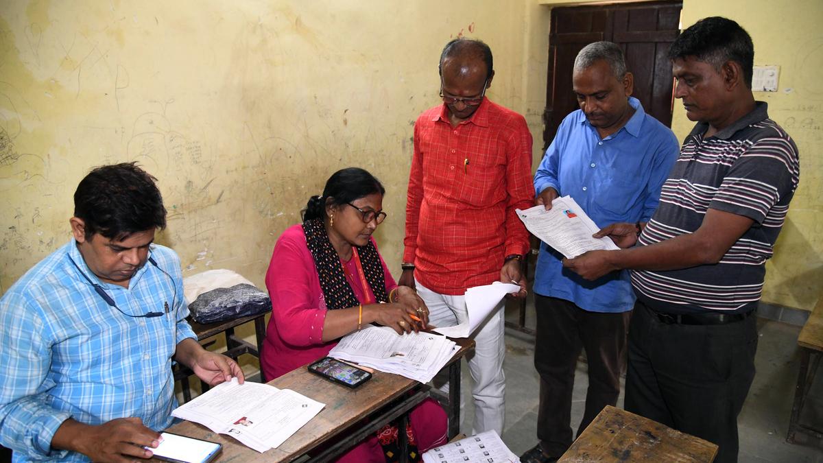 Bihar SIR hearing LIVE: Supreme Court asks Bihar legal service authority to assist excluded voters in filling appeals with EC