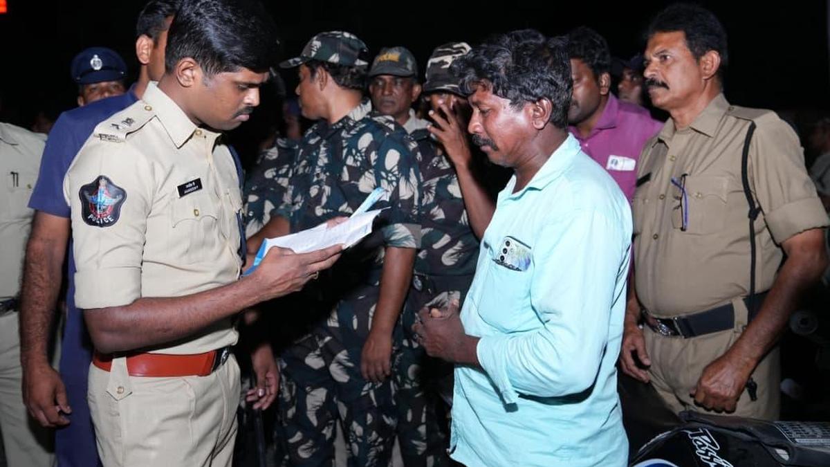 Anantapur District Superintendent of Police P. Jagadeesh takes stock of police patrolling and beats as part of Op Night Safety