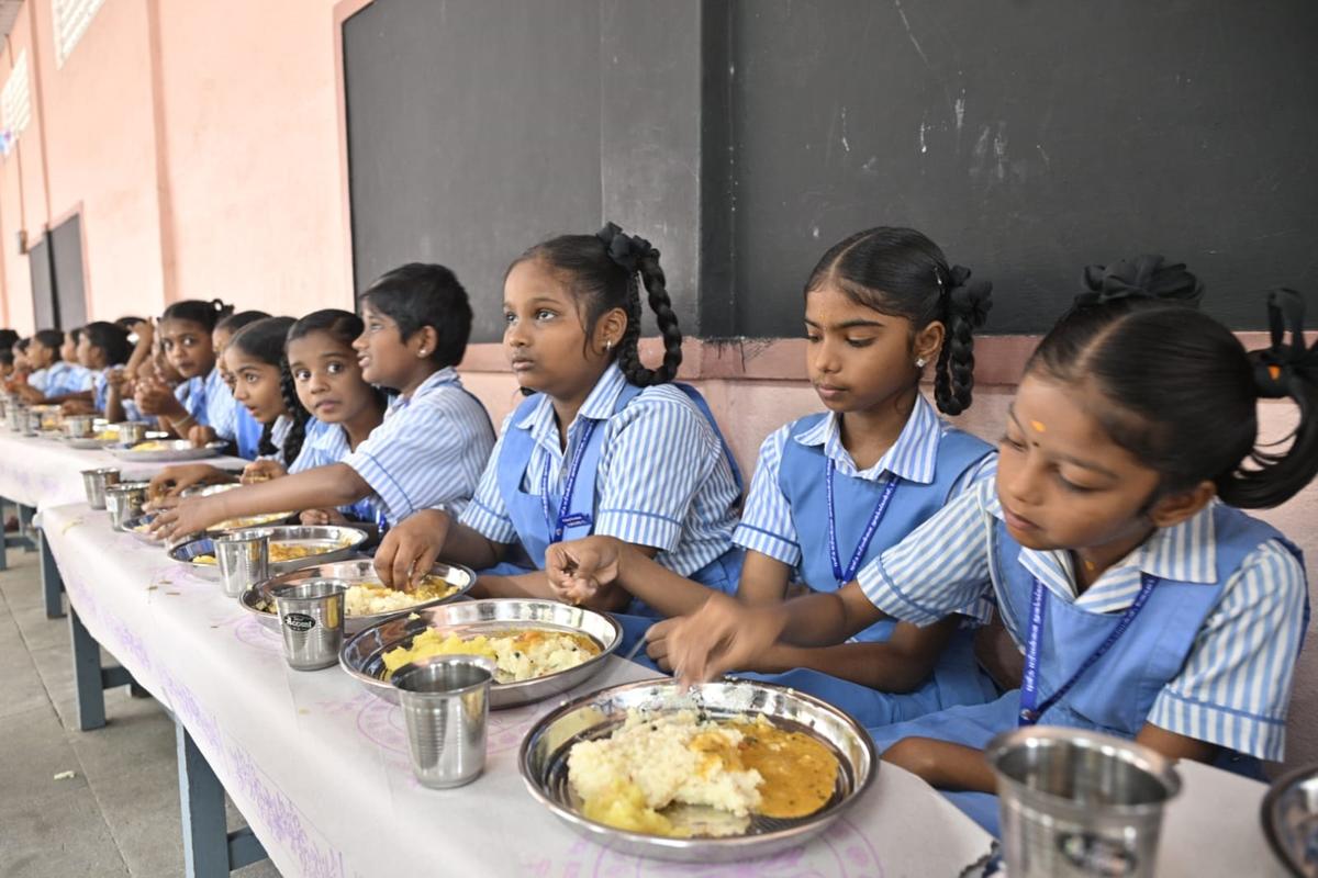 Students taking breakfast during the expansion of Chief Minister’s Breakfast Scheme in State-aided primary schools in urban areas at St.Marys primary school in Vellore on August 26, 2025.