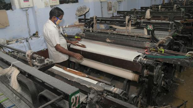 Federation of Power Looms welcomes T.N. government’s move to procure cotton yarn for Pongal dhotis, saris