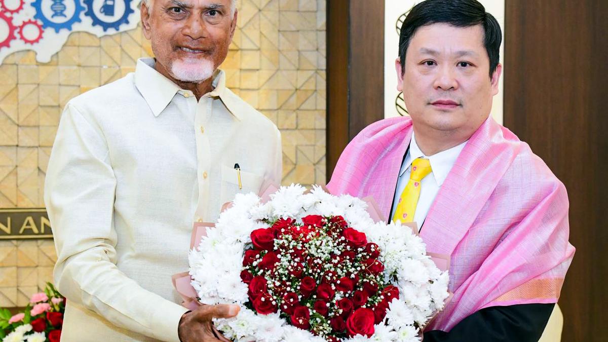 Naidu meets  Royal Thai Consulate delegation in Amaravati