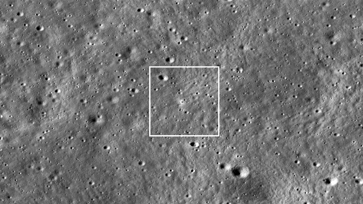 Chandrayaan-1 data suggests electrons from Earth forming water on Moon