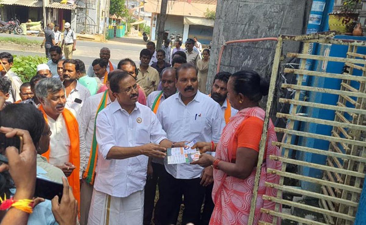 Union Minister visits slum-dwellers in Anakapalli to seek feedback on Central schemes