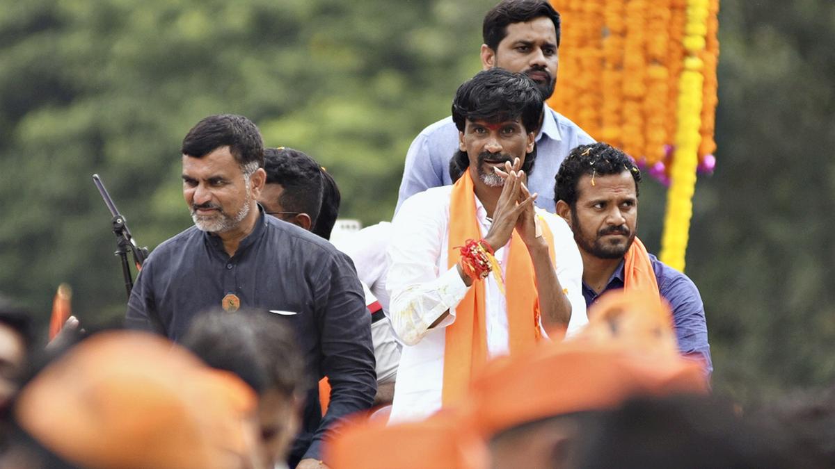 Maratha quota activist Manoj Jarange-Patil booked for remarks against Minister Dhananjay Munde