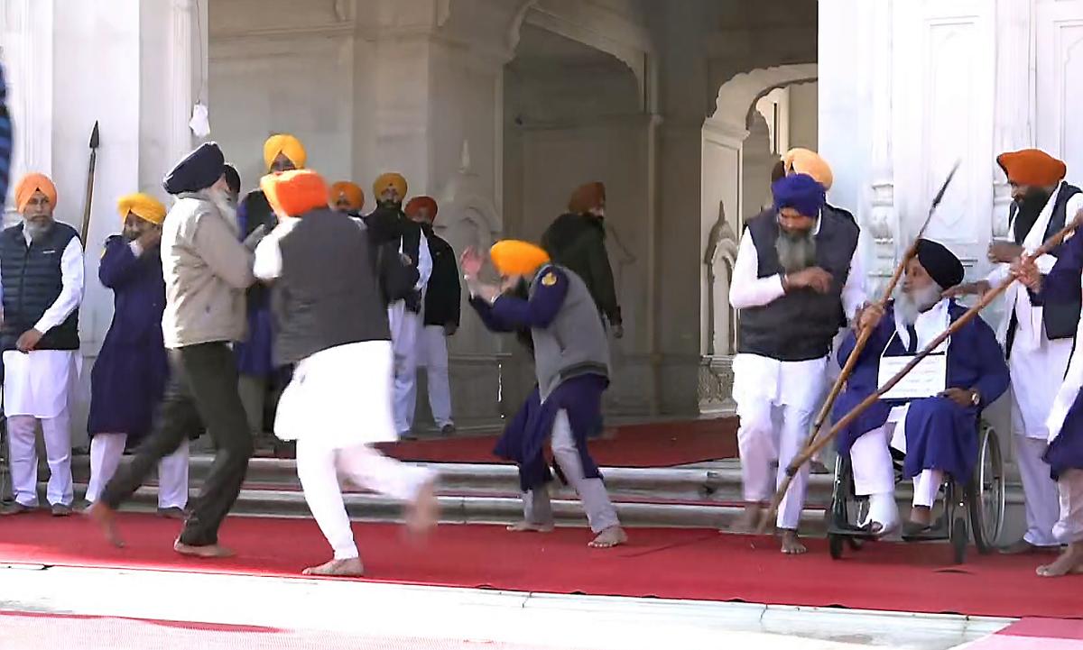 The person who shot at Sukhbir Singh Badal in the Golden Temple was caught by the security personnel. The person who shot at Sukhbir Singh Badal in the Golden Temple was caught by the security personnel.