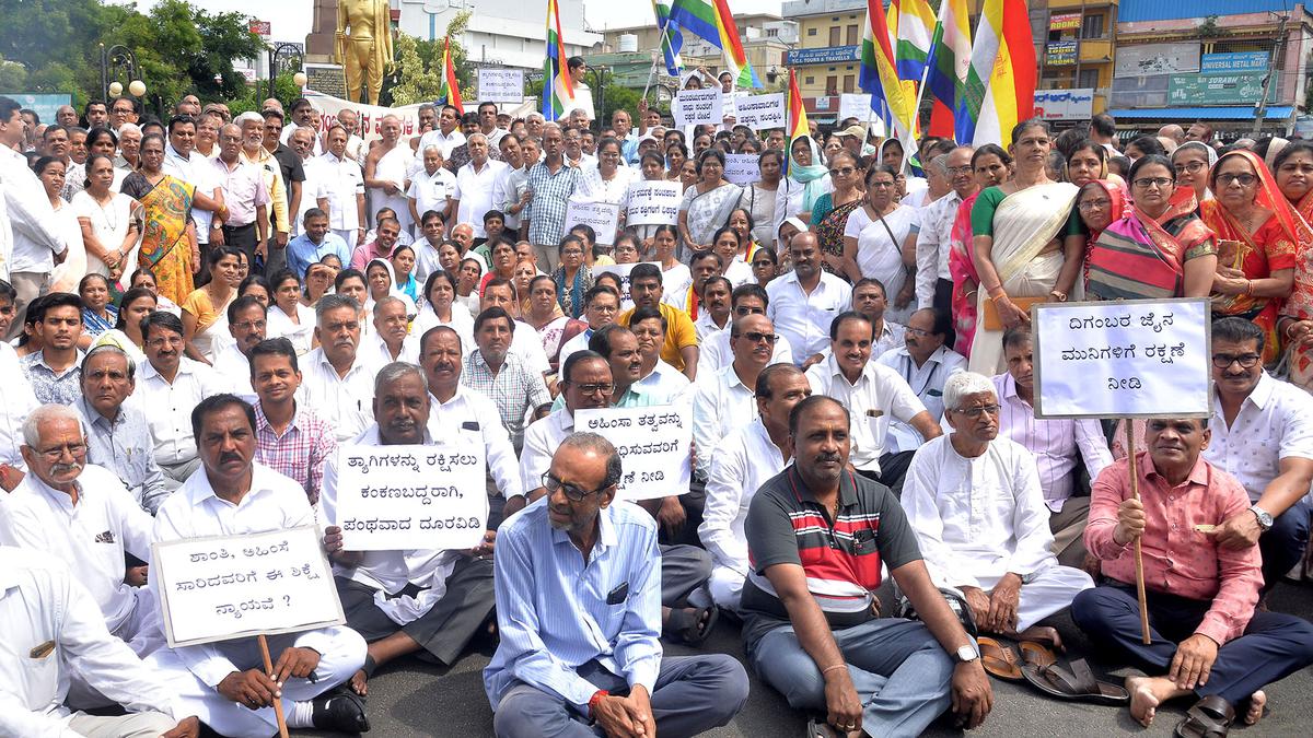 Jain organisations stage protest in Mysuru over murder of monk