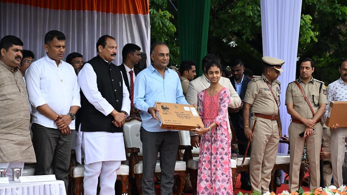 Independence Day: 25 top-scoring class 10 students from government schools in Karnataka receive laptops