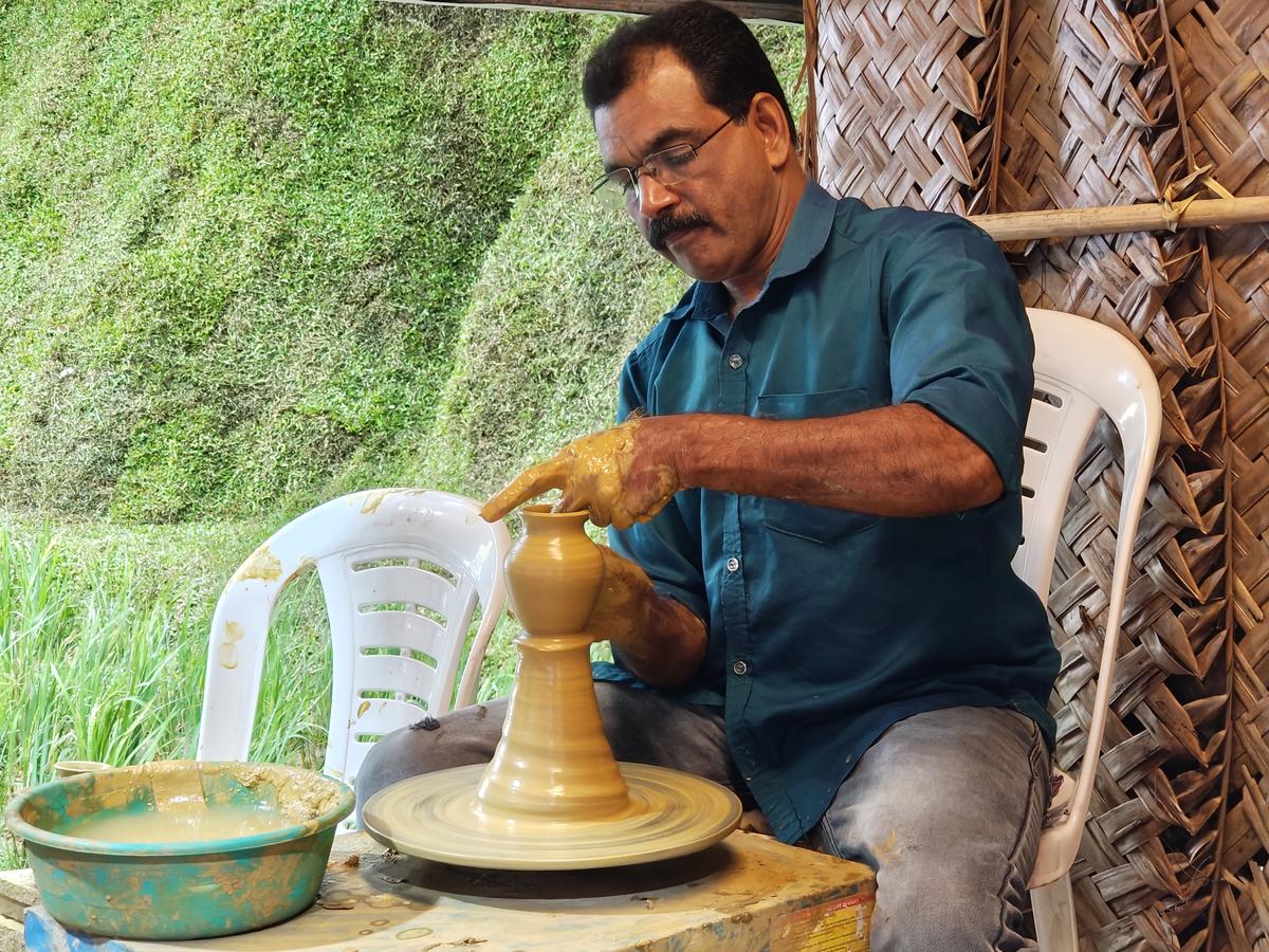 एंट केरलम वेन्यू में अनिल कुमार एंट केरलम वेन्यू में अनिल कुमार