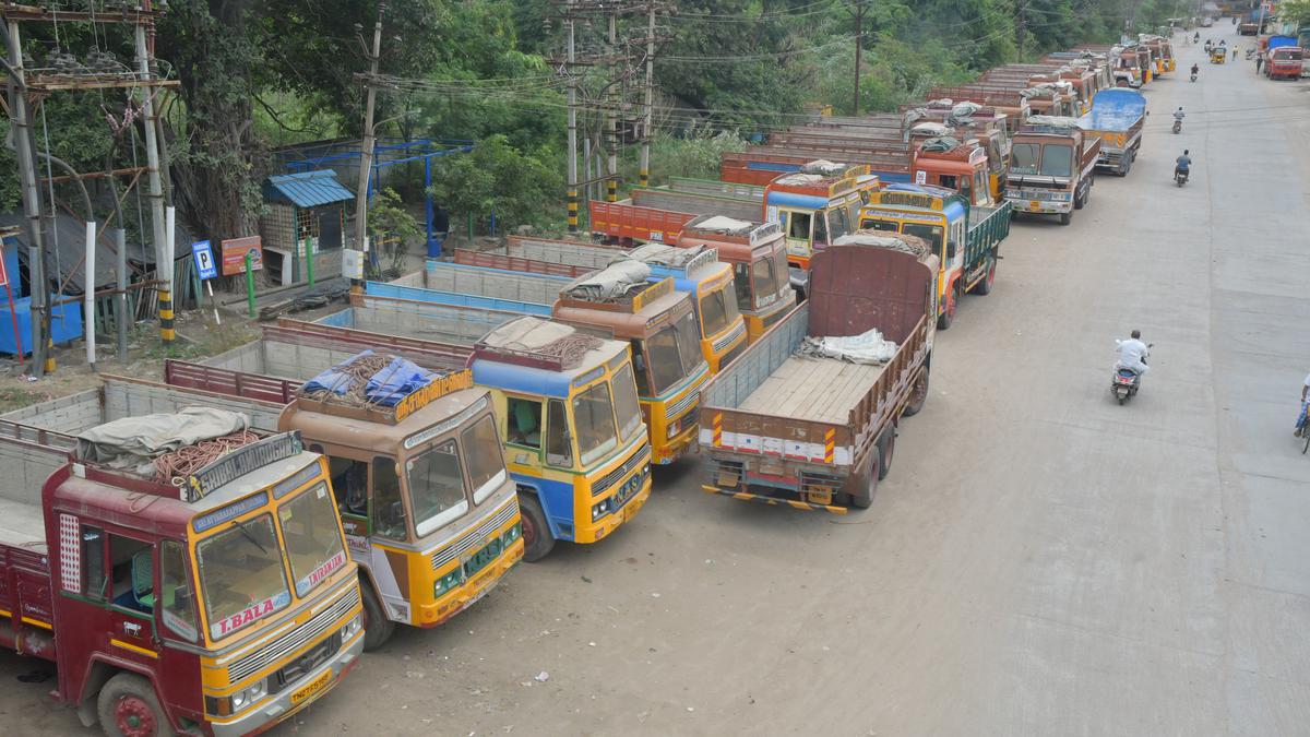 Lorry owners, drivers urge Salem Corporation to provide new stand on city outskirts