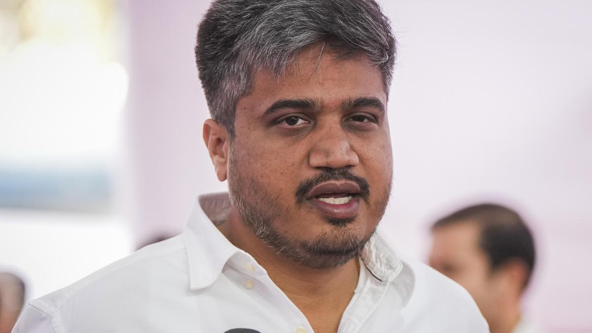 रोहित पवार द्वारा ट्रंप के नाम पर फर्जी आधार कार्ड बनाने का मामला सामने आने के बाद एफआईआर दर्ज की गई