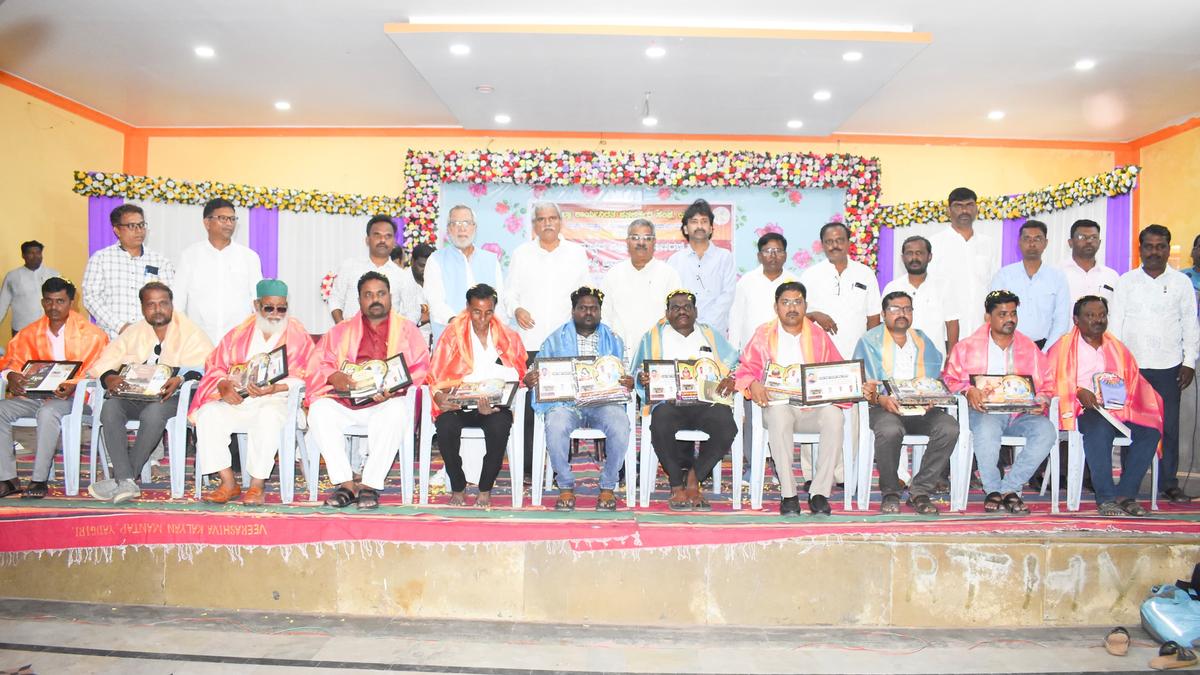 Journalists should focus on real problems of society, says Minister