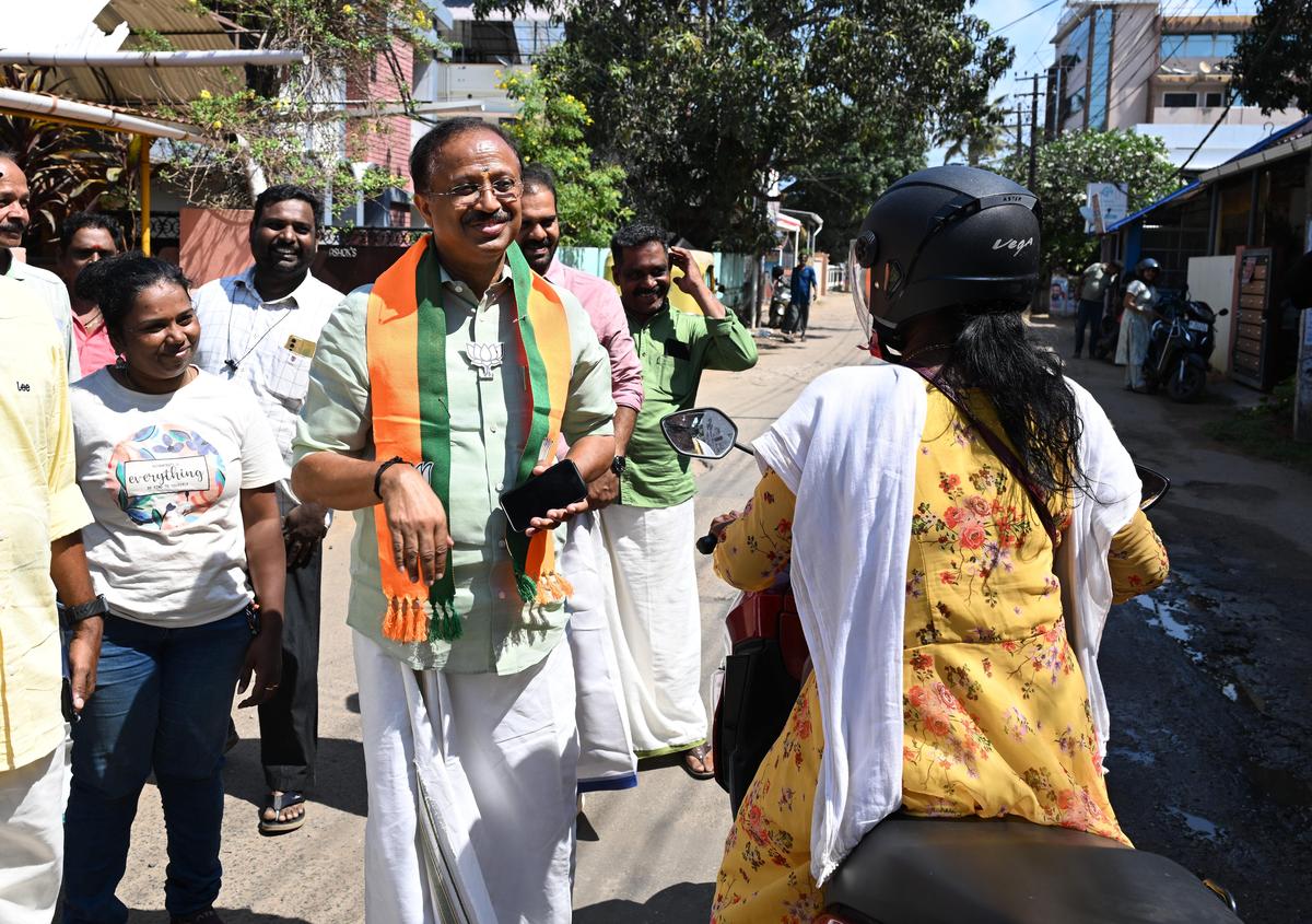 NDA candidate V. Muraleedharan campaigns near Station Kadavu.