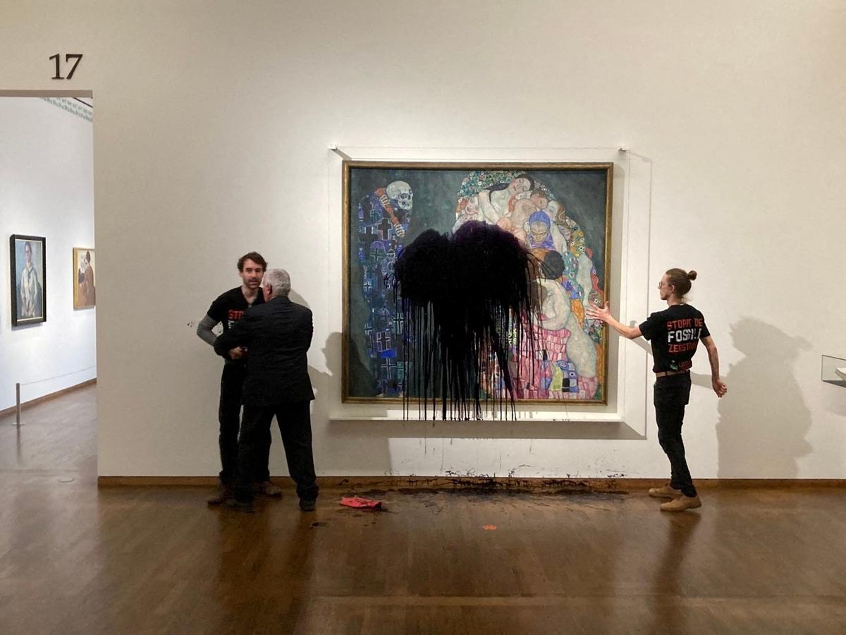 Climate activists throw liquid at Klimt painting in Vienna