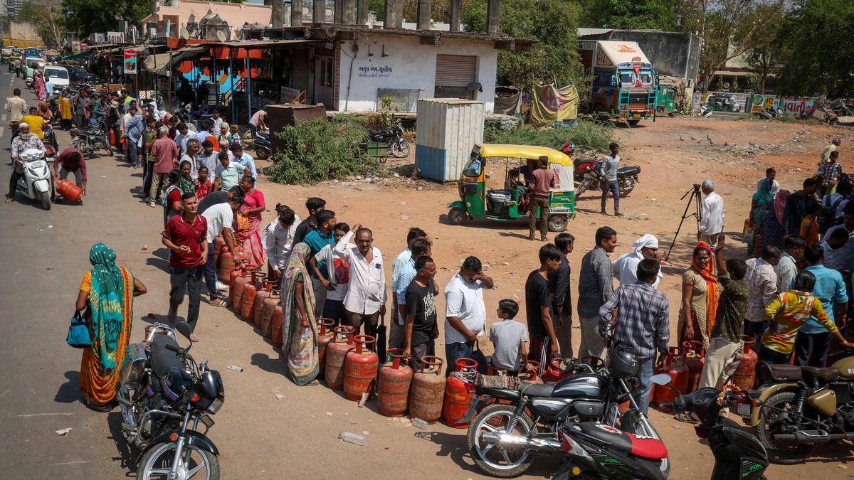 Opposition uproar in Chhattisgarh Assembly over LPG cylinder shortage