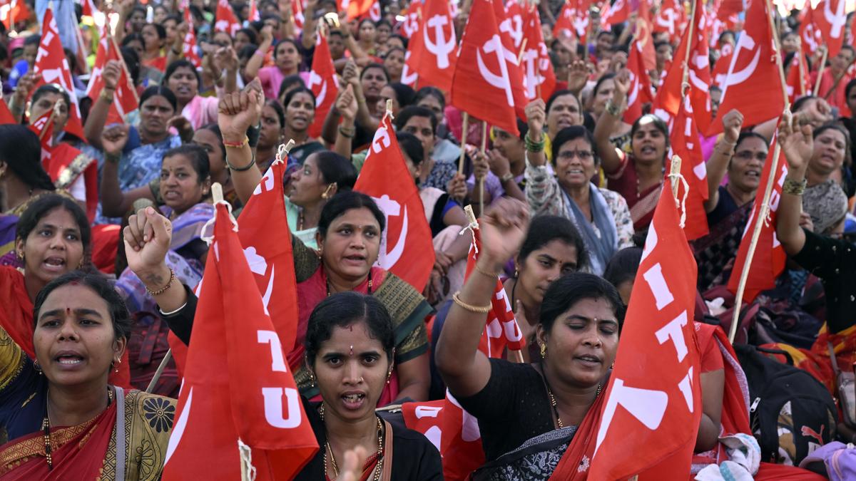 Anganwadi workers call off protest after Karnataka government agrees to fulfil demands