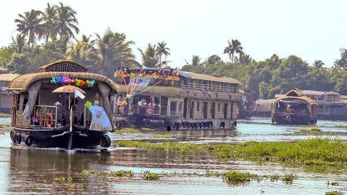LPG crunch drains flavour from houseboat experience in Kerala’s backwaters