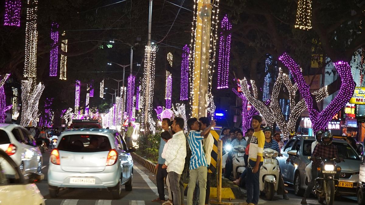 CESC urges public to follow safety measures while viewing Dasara illumination