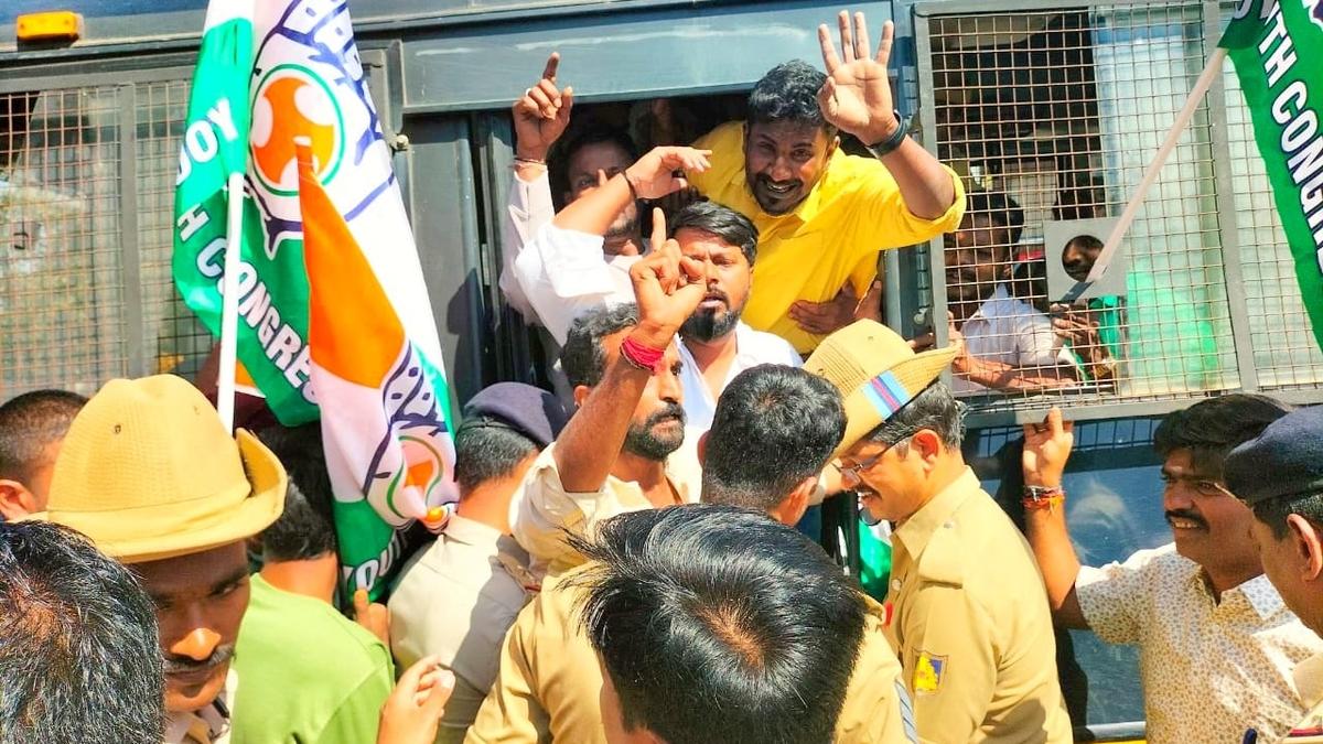 Congress workers stage protest against BJP leaders Raghavendra and Vijayendra in Shivamogga